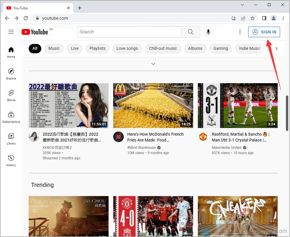 点击YouTube右侧顶部的“SIGN IN”按钮